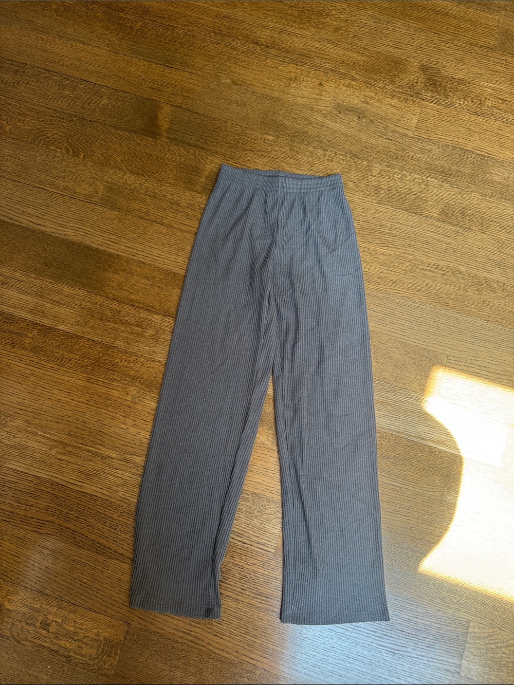 NWT - ARITZIA GREY PANTS - size 2xs